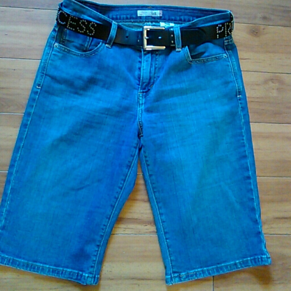 Levi's knee length denim shorts - Picture 2 of 5